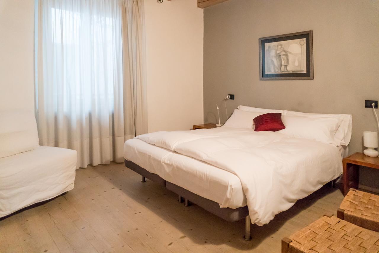 Double or Twin Room Private External Bathroom