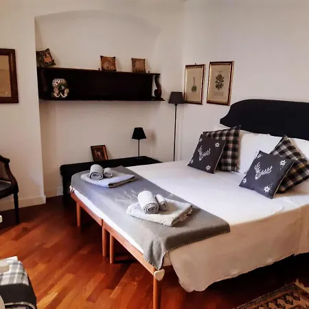 B&B S. Trinita 18 Suites & Rooms-2